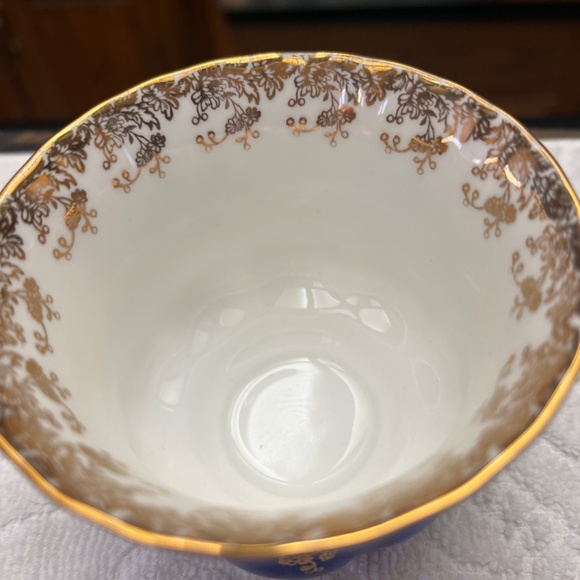 Vintage 1970’s Royal Albert Bone China Cobalt Blue/Gold  Cup/Saucer Regal Serie. - Picture 9 of 14